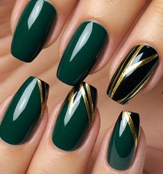 GOLD AND GREEN MANICURE Nails Green And Gold, Green Gold Nails, Green Christmas Nails, Green Manicure, Round Nail Designs, Facial Gua Sha, Gua Sha Stone, Nail Paint Shades, Emerald Nails