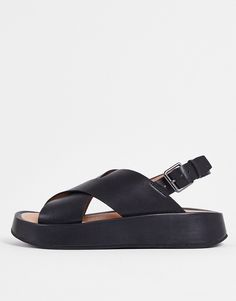 Sandals by Madewell Free your feet Adjustable ankle strap Pin-buckle fastening Peep toe Chunky sole Chunky Leather Sandals, American Clothing Brands, Black Sandals Flat, Leather Strap Sandals, Spring Clothes, Strap Sandals, Flat Sandals, Black Sandals, Smooth Leather