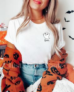 Retro Ghost Halloween Shirt HOW TO ORDER 1. Check photos for size chart, model comparison and color options  2. Select size and color from the drop down options  3. Purchase your shirt SHIRT SIZING Please note that these shirts are unisex size meaning they are not women's fitted shirts. If you're going for a more fitted look we suggest to go with your normal size. If you are going for an oversized look we suggest sizing up 1 or 2 sizes depending on how oversized you like it. Be sure to take a lo Vintage Ghost, Retro Ghost, Elf Shirt, Boo Ghost, Ghost Shirt, Ghost Halloween, A Ghost, Fall Shirt, Halloween Boo