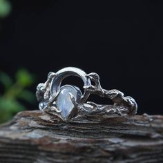 Celestial Wedding Ring, Eric Aesthetic, Odd Jewelry, Hellenic Polytheism, Engagement Ring Moonstone, Moon Engagement Ring, Elven Ring, Celestial Ring, Ring Inspo