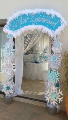 Winter Wonderland Grotto, Winter Wonderland Decorations Birthday Party, Winter Wonderland Festival Ideas, Xmas Wonderland Decor, Winterland Party Decorations, Disney Winter Wonderland Party, Winterland Theme Party, School Winter Dance Decorations, Snow Themed Party Decorations Winter Wonderland