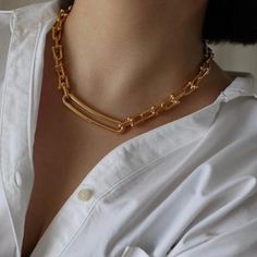 A new family member of the Ginevra U-link collection. This chic necklace features a long horizontal bar at the front. Do a perfect job to add a touch of adoration to any look. • S P E C I F I C A T I O N •Finish: 18 Karat Gold over 925 Sterling Silver.Length: 40 cm with an extender chain Gold Rectangular Bar Necklace, Modern Bar Necklace For Everyday Wear, Everyday Chain Necklace With Rectangular Pendant, Everyday Gold Bar Necklace, Perfect Job, Chic Necklace, Couple Jewelry, Demi Fine Jewelry, Link Necklace