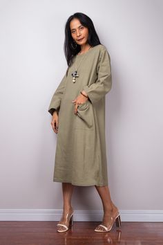 "Green long sleeve midi dress with pocket | Loose fit cotton dress with split PRODUCT SIZE : Free Size * Chest : up to 40\" * Armhole : 20\" * Sleeve length : 19\" * Shoulder to shoulder : 17\" * Waist : free up to 40\" * Hips : free up to 44\" * Length : 42\" from shoulder to hem (measured when laying flat) MATERIAL * Cotton MODEL : * Model chest : 32\", waist : 24\" hips : 35\" * Combined Height is 5\"6 > I'm 5\"2 (158cm) and I'm wearing 4\" heels in the pictures * Accessories excluded POLI Casual Cotton Midi Dress With Side Slits, Relaxed Fit Midi Dress With Side Slits, Oversized Solid Color Cotton Dress, Cotton Solid Color Midi Dress For Work, Cotton Midi Dress In Solid Color For Work, Cotton Midi Dress Solid Color For Work, Cotton Midi Dress With Side Slits, Casual Dresses With Relaxed Fit And Unlined Sleeves, Maxi Dress With Pockets For Daywear