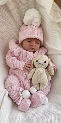 First Day Newborn Outfit, Baby Reveal Photos, Wanting A Baby, Baby Gadgets, Realistic Baby Dolls, Baby Inspiration, Baby Fits, Baby Necessities