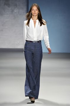 so classic. so good. #jil #sander #denim #casual The Sartorialist, Business Outfit, Flare Trousers, 가을 패션, Type Of Pants, Blue Pants, Flared Jeans, Work Attire, Comfy Outfits