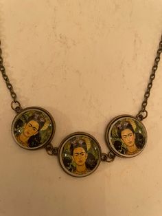 Artisan charm. Retro Frida vines 3-circle vintage bronze chain Necklace. Comes in a velvet pouch and Gift box. Also comes with a retro Frida postcard. Will ship worldwide. Bronze Chain Necklace, Bracelets For Boyfriend, Sterling Silver Owl, Couples Bracelet, Owl Pendant, Charm Necklaces, Velvet Pouch, Vintage Crystal, Rings Statement