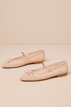 Elegant Beige Flats For Summer, Elegant Beach Flats For Spring, Elegant Spring Beach Flats, Summer Ballet Flats With Woven Leather And Round Toe, Summer Woven Leather Ballet Flats With Round Toe, Elegant Flat Heel Ballet Flats For Summer, Summer Woven Leather Flats With Flat Heel, Spring Woven Leather Flats With Round Toe, Woven Leather Flats For Summer