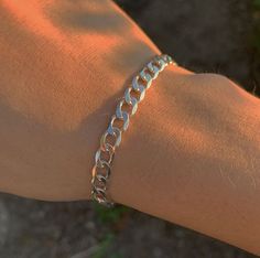 Silver Cuban Chain Bracelet – Mold Jewelry Silver Chain Bracelet Women, Bracelets Streetwear, Silver Bracelets Aesthetic, Silver Bracelet Aesthetic, Silver Cuban Chain, Cuban Chain Bracelet, Jewelry Piercing, Curb Chain Bracelet, Silver Link Bracelet