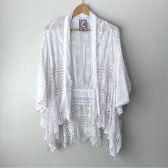 Johnny Was Embroidered Lace Crochet Draped Open Front Cardigan Medium Condition: Excellent Preowned Condition. Light Wear. No Visible Flaws. (See All Photos For Condition & Details) 3/4 Sleeves Cupra Rayon Waterfall Hem Style: Boho, Bohemain, Miniamlist, Neutral, Lagenlook, Coastal, Beachy Please Reach Out If You Have Any Questions! Open To All Reasonable Offers Bundle To Save Shop @Ambrichards For Similar Styles Embroidered Open Front Cardigan, White Open Front Cotton Cardigan, Fitted White Cardigan With Floral Embroidery, White Open Front Festival Cardigan, White Open Front Cardigan For Festival, Fitted White Cardigan For Vacation, White Fitted Outerwear For Vacation, Fitted White Outerwear For Vacation, White Spring Cardigan With Crochet Trim