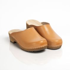 || Features || Material: The upper material of these clogs is made from vegan leather, providing a cruelty-free option for those who prefer animal-friendly products. The sole is crafted from real alder wood, adding a touch of natural beauty to the design. Heel Height: The wooden clogs feature a comfortable heel height of approximately 5 cm, allowing for a stylish yet manageable lift. Thickness of Leather: The leather used in these clogs has a thickness of 2-2.2 mm, ensuring durability and longev Comfortable Closed Toe Natural Clogs, Natural Clogs With Rubber Sole And Round Toe, Natural Clogs With Round Toe And Rubber Sole, Natural Round Toe Clogs With Rubber Sole, Natural Leather Sole Slip-on Clogs, Clogs With Rubber Sole And Round Toe, Natural Color Slip-on Clogs With Leather Sole, Casual Wooden Clogs With Wooden Heel, Clogs With Removable Insole And Round Toe