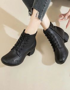 Lace-up Retro Leather Chunky Boots for Women — Obiono Comfy Dress Shoes, Obiono Shoes, Shoes Walking, Handmade Leather Shoes, Chunky Heels Sandals, Retro Shoes, Comfy Dresses, Walking Boots, Fur Boots