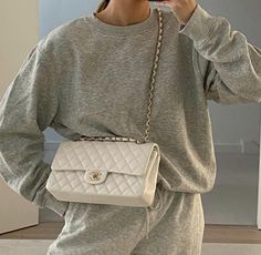 White Bag Outfit, Tia Lineker, White Chanel Bag, Chanel Bag Classic, Chanel Classic Flap Bag, Chanel Lover, Bag Outfit