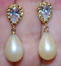 Being offered is a fabulous HNADMADE FANCY 14K GOLD FILLED 30 MM LARGE GOLDEN TEARDROP MAJORCA PEARL EARRINGS WITH 12MM PEAR SHAPE CZSTUDS THESE EARRINGS ARE NEW OLD STOCK PEARLS. THEY ARE TRUE MAJORCA FROM SPAIN. THEY ARE NEW OLD STOCK FROM HOBE COMPANY. 15 X 10 MM NICE SIZE PEARLS TEAR DROPS 12 MM CZ PEAR STUDS NOTICEABLE SIZE DROPS 30 MM TOP TO BOTTOM. YOU WILL LOVE WEARING THEM Gold Pearl Earrings With Cubic Zirconia For Party, Gold Cubic Zirconia Pearl Earrings For Party, Yellow Gold Drop Bridal Earrings For Formal Occasions, Exquisite Gold Cubic Zirconia Bridal Earrings, Elegant Yellow Gold Teardrop Earrings For Wedding, Anniversary Bridal Earrings In Yellow Gold With Pearl Drop, Anniversary Bridal Earrings With Pearl Drop In Yellow Gold, Formal Yellow Gold Drop Bridal Earrings, Anniversary Yellow Gold Bridal Earrings With Pearl Drop