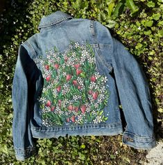 Hand painted strawberry field children's jacket! We use restyled denim pieces, each painted with different curated designs. Every piece is made with love and hardy paint to last each outing, although we do not advise very frequent washing due to signs of wear appearing faster. Detailed care instructions are included with every order :) For the fit: This piece is done on non stretching denim so please check your sizing before buying!  This piece is from Children's Place - Size Child's Small Sizin Hand Painted Denim Jacket, Painted Denim Jacket, Strawberry Fields, Painted Denim, Embroidered Denim, Curated Design, Childrens Place, Kids Jacket, Kids Tops