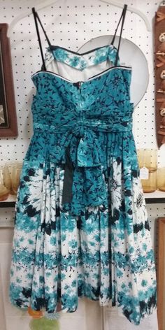 "A perfect dress for spring or summer. This 1950's H.A.E. Smith, LTD dress is fully lined and has matching reversible shawl. The bow on the back is removable. The colors of the dress are in the blue family (aqua, teal), black and white. The shawl is matching floral print on one side and solid black on the other side. This is a 1950's size 12 which is considerably smaller than today's size 12. Please see measurements below. Label: Made in Great Britain H.A.&E. Smith, LTD Bermuda Second Label: Summer Vintage Dress For Dress Down Occasions, Vintage Summer Dress For Casual Occasions, 1950s Style Blue Summer Dress, 1950s A-line Vintage Summer Dress, 1950s Blue Summer Dress, Blue 1950s Style Summer Dress, Vintage Full Skirt Dresses For Spring, Green Lined Vintage Dress For Summer, 1950s Vintage Dress For Summer