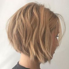 Chin-Length Choppy Bob Kort Bob, Textured Haircut, Choppy Bob, Choppy Hair, Natural Wavy Hair, Wavy Bobs