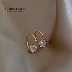 Gold Earing Design New, Women Earrings Gold, Women Gold Earrings, Diamond Earrings For Women, Modern Gold Jewelry, Jewelry Halloween, Gold Jewelry Stores, Zircon Earrings