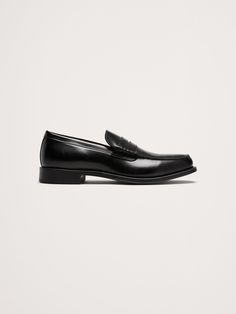 A time-honored classic, this classic loafer comes to life, ready for all seasons with a luxurious leather construction in rich tones.  Leather uppers.  Map-print leather insoles.  Slip-on styling.  Leather soles.  Made in Portugal.  Whole and half sizes. Black Loafers Men, Black Loafers, Penny Loafer, Penny Loafers, Printed Leather, Map Print, Loafers Men, All Seasons, Penny