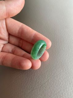 🌈 US 7 3/4 Jadeite Jade Ring, Light Green 🌷 Untreated Natural Jadeite Jade/ Grade A Jade 🌷 Certified : YES 🌷 Jade from Myanmar/ Burma 🌷 Width & Thickness : 7.5mm & 2.9mm 🌷 Sizing Ring : US7 3/4 🌷 Color : Light Green 🌷 Free standard shipping from Hong Kong with tracking included 🌷 Take approximately 7-21 days to arrive worldwide Lavender Green, Jade Bangle, Gemstones Jewelry, Jade Ring, Ring Light, Jade Pendant, Burmese, Parent Gifts, Antique Style