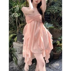 Strandkleid in Blush: Verschönern Sie Ihren Strandstil mit Eleganz und Komfort
 Wir stellen Ihnen das Blush Beach Dress vor, eine atemberaubende Ergänzung unserer Beach Dresses -Kollektion. Dieses Kleid wurde für leidenschaftliche Meeresliebhaber wie Sie entworfen und vereint perfekt Stil, Eleganz und Komfort, was es zu einem Must-have für Ihre Strandgarderobe macht.
 Das Blush Beach Dress wurde mit größter Sorgfalt und Liebe zum Detail gefertigt. Es besteht aus hochwertigem Stoff und sorgt für Elegant Pink Beach Cover-up Dress, Pink Flowy Sundress For Beach Cover-up, Pink Ruffled One-piece For Beach, Pink Beach Cover-up Sundress, Beach Backpack, Waterproof Beach Bag, Beach Wardrobe, Fish Hook Necklace, Sea Turtle Necklace