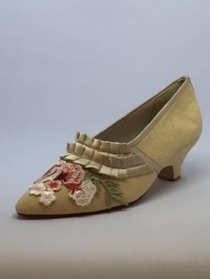 18th Century Shoe Reenactment Georgian Historical Footwear - Etsy Spring Gala Closed Toe Court Shoes, Spring Wedding Heels With Leather Sole, Traditional Formal Heels For Spring, 1800s Shoes, Rococo Shoes, Georgian Clothing, 18th Century Shoes, 1940s Shoes, Century Shoes