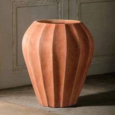 Boxhill's Italian Terracotta Messina Vase unplanted Italian Terra Cotta Pots, Terra Cotta Planters, Ceramic Vases Design, Terracotta Flower Pots, Cement Crafts, Terracotta Planter, Italian Pottery, Modern Outdoor Furniture, Outdoor Gardens Design