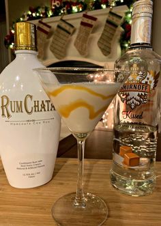 Salted Caramel Martini - The Cookin Chicks Salted Caramel Martini, Caramel Martini, The Cookin Chicks, Caramel Vodka, Liquor Drinks, Boozy Drinks, Mixed Drinks Recipes, Martini Recipes, Flavored Vodka