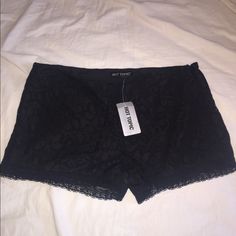 Brand New Never Worn With Tags Acid Bath, Fall Semester, Black Lace Shorts, Bra Sets, Festival Shorts, Cute Emo, Shorts Black, Blue Velvet, Hot Topic