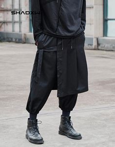 Design: Techwear, Ninja Techwear, Cyberpunk, Military, Futuristic Technical pants: This techwear pants is the perfect garment to complete your Techwear outfit. Suitable for men and women Premium quality: Reinforced seams, comfortable to wear, soft touch Materials: Polyester Machine washable: 30 °C (86 °F) FREE shipping Size(cm) Waist (cm) Waist (in) Length (cm) Length (in) S 78 30.71 88 34.57 M 82 32.28 89 35.04 L 86 33.86 90 35.51 XL 90 35.43 91 35.98 XXL 94 37.01 92 36.46 3XL 98 38.58 93 36.93 Techwear Skirt, Sarouel Pants, Hakama Pants, Techwear Pants, Skirt Streetwear, Black Harem Pants, Pants Details, Perfect Pant, Harajuku Fashion