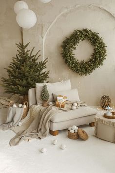 A Cozy Natural Linen Blanket Throw Christmas Family Photoshoot, Boho Christmas Decor, Cozy Christmas Decor, Christmas Decorations Bedroom, Christmas Bedroom, Christmas Inspo