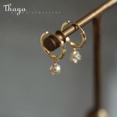 Add a touch of elegance to your jewelry collection with the Thaya 925 Silver and 14K Gold Plated Ball Ring. Crafted from high-quality materials, including oxidation, zircon inlay, plated 14K gold, and 925 silver, this ring features a stylish ball design that is both classic and modern. The sterling silver inlaid with gemstones adds a touch of sophistication and sparkle to this stunning piece. With a size of approximately 5mm for the pendant and 8.5mm for the inner diameter of the ring, this ring Latina Jewelry, 14k Gold Hoop Earrings, Dainty Hoop Earrings, Dangle Hoop Earrings, Diamond Dangle Earrings, Solid Gold Earrings, Geometric Pendant, Small Earrings, Minimalist Earrings