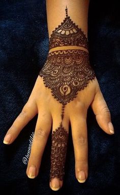 someone has henna on their hand