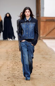 Androgynous Outfits, Fashion Week Trends, Fashionable Dresses, Winter 23, Moda Paris, Twill Jacket, Androgynous Fashion, Pierre Cardin