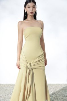 The dress is a stunning piece that effortlessly combines style and comfort. The strapless design showcases your shoulders, while the asymmetric hem adds a touch of edginess. Made with high-quality fabric, this dress is perfect for any occasion, making you look and feel confident. *The product length is measured from the chest to the hem. Khaki Midi Dress, Organza Shirt, Mean Blvd, Office Attire, Showcase Design, Light Yellow, Black Light, Feel Confident, Asymmetric Hem