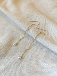 Cascading Pearl Earrings, Dainty Pearl Earrings, Feminine Vibes, Earrings Pearl Drop, String Earrings, Natural Pearl Earrings, Long Pearl Earrings, Hardware Jewelry, Vintage Drop Earrings