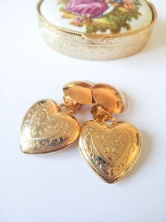 "🌹Lovely vintage gold heart earrings from a 90s deadstock, never worn and in excellent condition. These gold heart drop earrings are carved, shiny puffy drop hearts, made of resin with a brass clip on closure made with a good quality gold tone plate. They are quite lighweight. (See measurements and weight below). I offer a matching necklace on this listing: https://bit.ly/heartchainnecklace . Adding it to your order won't add shipping costs and will add a discount. MEASUREMENTS: 📏Heart length: Gold Heart Shaped Clip-on Earrings For Wedding, Heart-shaped Clip-on Wedding Earrings, Wedding Heart-shaped Clip-on Earrings, Gold Clip-on Earrings For Valentine's Day Gift, Vintage Heart Charm Earrings For Valentine's Day, Gold Heart-shaped Clip-on Earrings For Anniversary, Heart-shaped Clip-on Earrings For Valentine's Day Anniversary, Heart-shaped Clip-on Jewelry For Anniversary, Valentine's Day Heart Shaped Clip-on Earrings For Anniversary