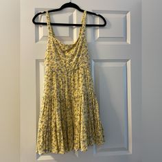 Flowy Yellow Sundress Bnwt, Never Worn. Size S From F21. Has Yellow Lining, Adjustable Straps. Super Cute Spring Piece! Ivory Sweater Dress, Dresses Yellow, Yellow Sundress, Gold And Black Dress, Tight Mini Dress, Brunch Dress, Midi Wrap Dress, Mini Tank Dress, Square Neck Dress