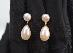 🌹 Welcome to JeansJewelryStudio! 🌹 DESCRIPTION Very, very beautiful freshwater cultured pearls with very high luster and smooth surface! The pearl on the stud is a round button pearl which measures about 6 mm in diameter, and the drop pearl is a perfect teardrop shape pearl with high luster and thick nacre. The color is the ideal, most highly coveted truly luminous Ivory white with pink or green overtones. Full of shine, they are utterly breathtaking. This is the classic style of pearl earring 18th Birthday Gifts For Girls, Double Pearl Earrings, Classic Pearl Earrings, Christmas Gifts For Coworkers, Buy Earrings, Birthday Gifts For Best Friend, Jewelry Bridal, Birthday Gifts For Sister, Trendy Earrings