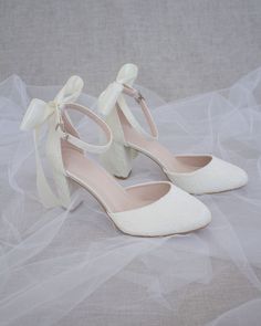 Lace Heels, Evening Shoes, Ivory Lace, Formal Shoes, Elegant Woman, Sock Shoes, On Shoes, Elegant Style, Bridal Party