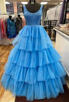 Long Ball Gown, Dress Quinceanera, Prom Dresses Two Piece, Beaded Prom Dress, Long Prom Dresses, Piece Prom Dress, Long Prom Dress, Quinceanera Dresses, Ruffle Skirt