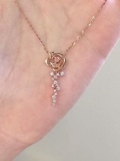 Description:Dainty Rose Necklace Specifications:Material: cubic zirconia, copper, 18k rose goldColors: rose goldSize: 40 cm + 5 cm extWeight: 2 g/pcs "Add a touch of daintiness to any outfit with our charming Dainty Rose Necklace 🌹 Perfect for any occasion, this necklace features a delicate rose pendant that is sure to turn heads. A stylish and versatile accessory that brings elegant flair to any look." Dainty Rose Necklace, Rose Details, Dainty Rose, Rosé Details, Rose Pendant, Rose Necklace, Crystal Rose, Enamel Bracelet, Sparkling Crystal