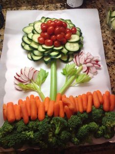 vegetables are arranged in the shape of a flower