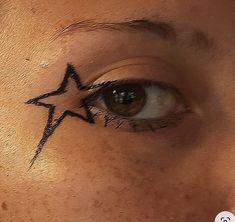 Cool Makeup Looks Eyeliner, Rock Star Eyeliner, Spiral Star Makeup, Star On Face Makeup, Different Color Eyeliner, Star Shaped Eyeliner, Punk Rock Eyeliner, Graphic Eyeliner Star, Punk Eyeliner Men