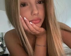 Pretty Blonde Hair, Snap Selfie, Perfect Blonde Hair, Pretty Brunette, Foto Ideas Instagram, Linnet, Cute Selfie Ideas, Pretty Selfies, Insta Photo Ideas