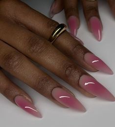 Almond Nails Black Women, Stiletto Nails Pink, Ombre Almond Nails, Nail Airbrush, Ambre Nails, Airbrush Nail Art, Classy Almond Nails, Pastel Butterfly, Butterfly Nail Designs