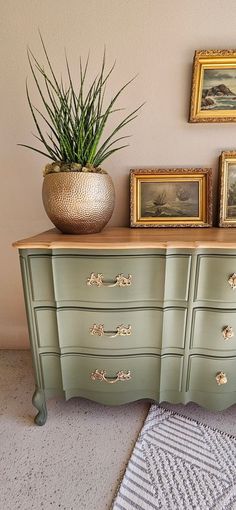 Dresser Refurbishing Ideas, Half Stained Half Painted Dresser, Green Dresser With Wood Drawers, Vintage Dressers Makeover, Flip Dresser Ideas, Painted Furniture Bedroom Ideas, Painted Antique Dresser Ideas, Vintage Green Dresser, Bulky Dresser Makeover