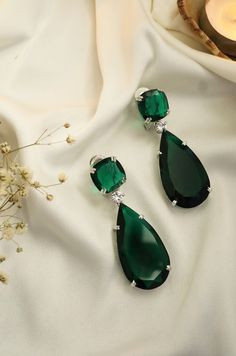 Beautiful Emerald danglers with a curated tear-drop design to be your perfect mate for the evening. Add this head-turning pair of emerald earrings to your jewelry wardrobe and make an elegant style statement. Sparkle with the fashionable emerald drop danglers. The earlobe is a graceful piece of contemporary jewelry and Bollywood jewelry. An impeccable Indian fashion cocktail jewelry dangler to embellish your look. Emerald Green Jewelry, Green Statement Earrings, Emerald Green Stone, Emerald Green Earrings, Earrings Emerald, Cocktail Jewelry, Green Stones, Bollywood Jewelry, Jewelry Pearl