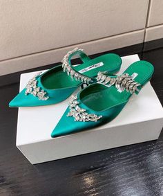 Stylish Comfortable Green Zircon Satin Flat Slide Sandals Pointed ToeMade of:-Satin Upper.-Rubber sole- cushioned insole. Glamorous Green Pointed Toe Sandals, Luxury Green Slides For Women, Elegant Green Slip-on Mules, Elegant Green Slip-on Flats, Green Non-slip Synthetic Slides, Neck Wrinkles, Spring Tops, Strap Dress, Nike Outfits