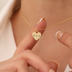 Custom Engraved Handwriting Heart Necklace, 14K Gold Heart Name Necklace, Personalized Name Necklace, Handwriting Custom Love Necklace. This exquisite piece of jewelry allows you to carry the handwriting of someone you love close to your heart. Crafted with care, the heart-shaped pendant is available in high-quality 14K gold, exuding timeless elegance and sentimentality. ✨ Product Details: Material: High-quality 14K gold plated Length: 18 inches with a 2-inch extension for adjustable fit Options Engraved Heart Necklace, Engraved Handwriting, Women's Necklace, Unique Necklace, Necklace Personalized, Love Necklace, Latest Technology, 925 Jewelry, Gold Heart