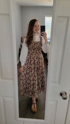 #modestootd #modestfashionblogger #modestsummeroutfit Cottage Core Simple Outfits, Spain Fashion Aesthetic, Orthodox Jewish Outfits, Cottagecore Thanksgiving Outfit, Crunchy Mom Aesthetic Clothes, Modest Fashion Outfits Fall, Modest Outfit Inspo Winter, Modest Housewife Outfit